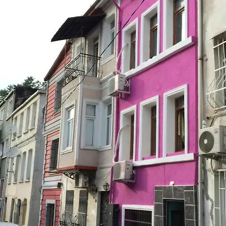 Taksim Purple Wall * איסטמבול